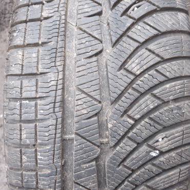 Michelin Pilot Alpin PA4 235/45R17 