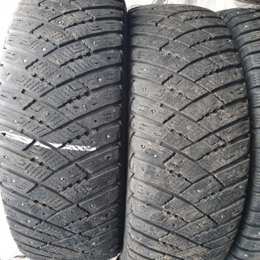 Goodyear UltraGrip Ice Arctic 215/65R16 