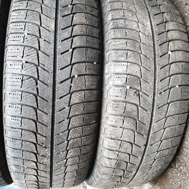 Michelin X-Ice Xi3 215/65R16 