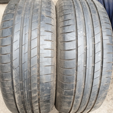 Goodyear EfficientGrip Performance 215/60R16 