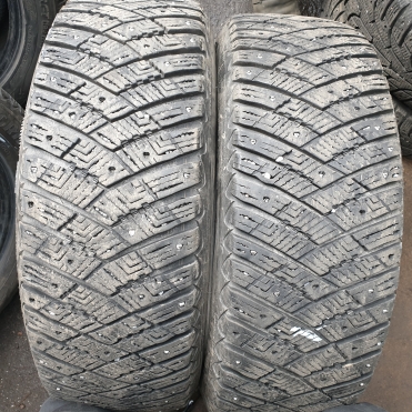 Goodyear UltraGrip Ice Arctic 215/60R17 