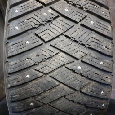 Goodyear UltraGrip Ice Arctic 235/50R17 