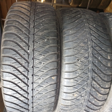 Goodyear Vector 4Seasons 215/55R16 