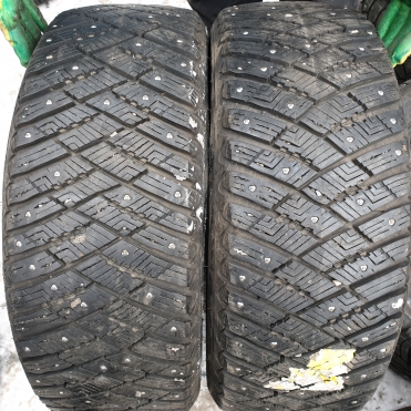 Goodyear UltraGrip Ice Arctic 215/55R17 