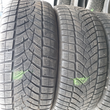 Goodyear Ultra Grip Ice SUV 235/55R19 