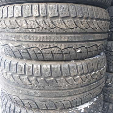 Kumho I'Zen KW17 215/55R16 