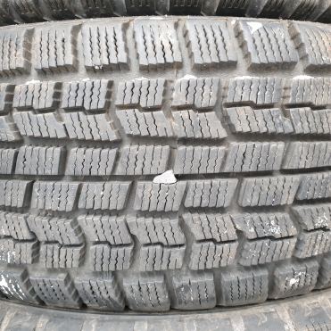 Goodyear Ice Navi Zea 215/65R16 