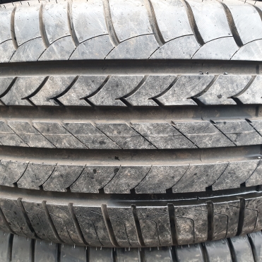 Goodyear EfficientGrip 255/45R18 