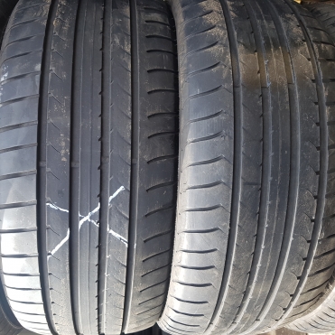 Goodyear EfficientGrip 245/45R18 