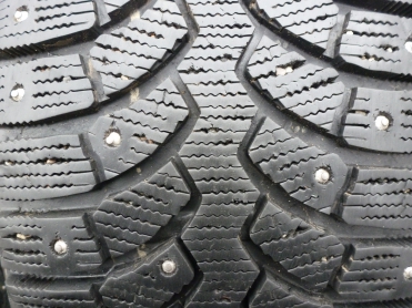 Bridgestone Blizzak Spike-01 215/60R16 