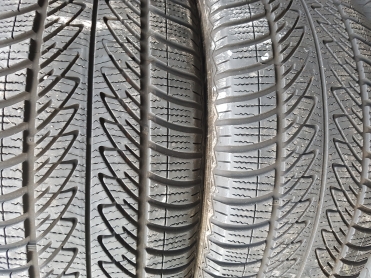 Goodyear Ultra Grip Performance 8 225/50R17 