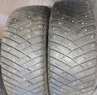 Goodyear UltraGrip Ice Arctic 205/55R16 