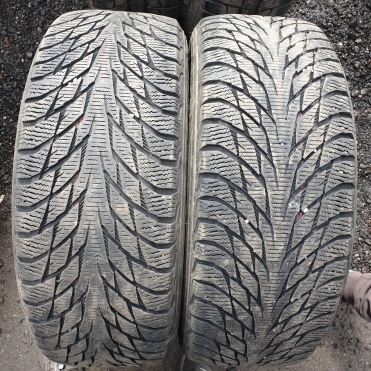 Nokian Hakkapeliitta R2 215/55R17 