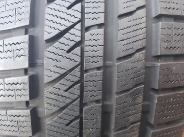 Bridgestone Blizzak LM-30 225/45R17 