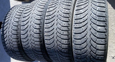 Bridgestone Blizzak Spike-01 215/60R17 