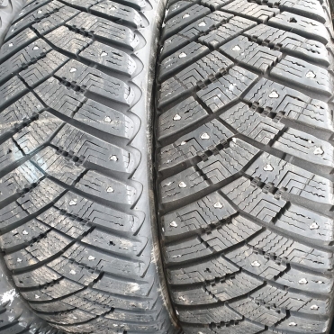 Goodyear UltraGrip Ice Arctic 195/65R15 