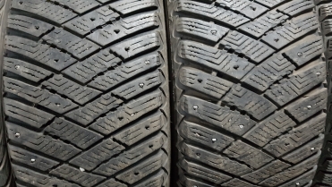 Goodyear UltraGrip Ice Arctic 235/55R17 