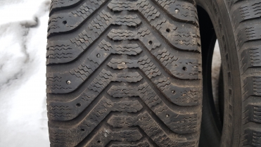 Goodyear Ultra Grip 500 225/55R17 