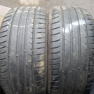 Goodyear EfficientGrip 235/45R17 